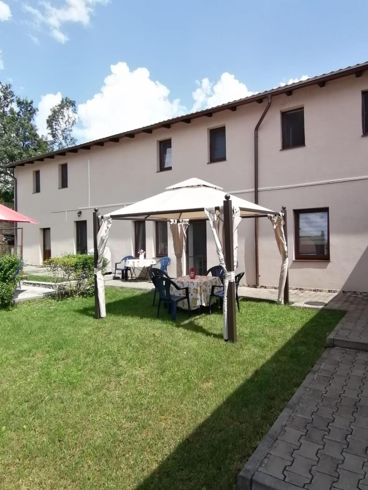 Hotel Casa Bunicii Sasca Montană Exterior foto